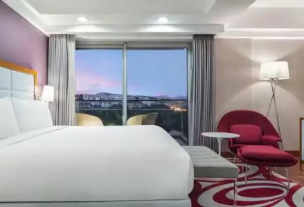 DoubleTree by Hilton - 53