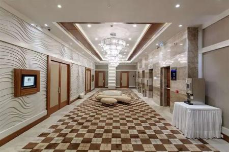 DoubleTree by Hilton - 11