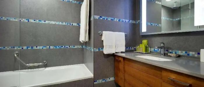 DoubleTree by Hilton - 35