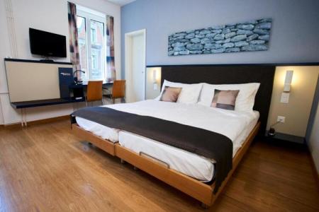 Bristol Zurich - 135