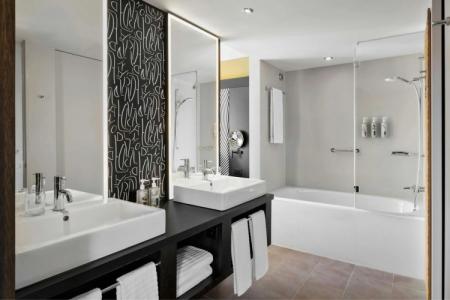 Renaissance Zurich Tower - 9