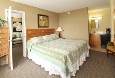 The Crusader Oceanfront Family Resort - 2