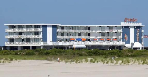 The Crusader Oceanfront Family Resort - 9