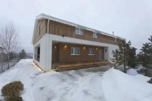 Shale Yahroma, Yakhroma