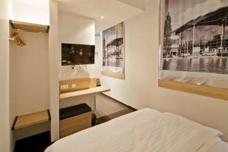 B&B München-Olympiapark - 4