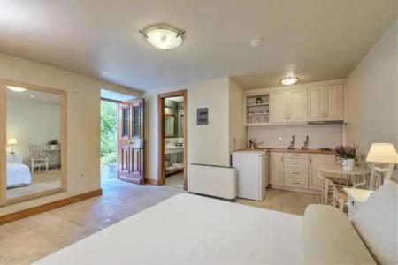 Mare Monte Luxury Suites - 43