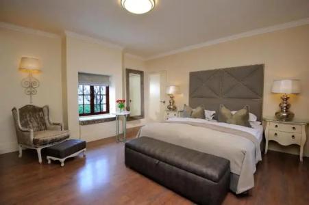 Heinitzburg Boutique - 40