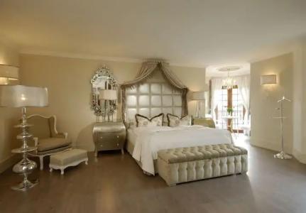 Heinitzburg Boutique - 1