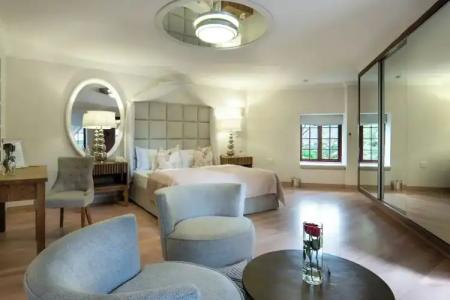 Heinitzburg Boutique - 14