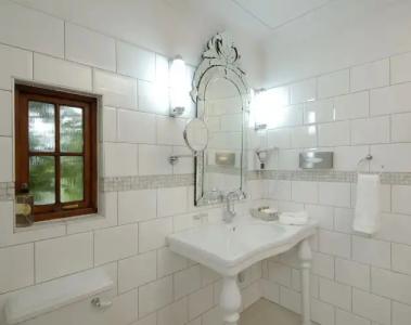 Heinitzburg Boutique - 7