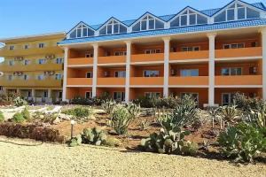 Gala Paradajz Hotel, Saky