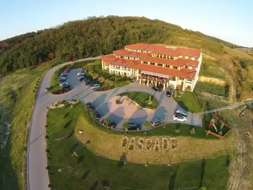Cascade Resort & Spa - 12