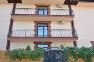 Volshebnyij Kraj Guest house, Sevastopol