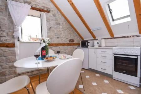 Tragos Lemon Tree - 18