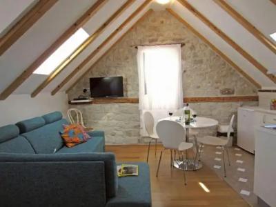 Tragos Lemon Tree - 16