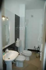 Hollywood Bed & Breakfast - 6