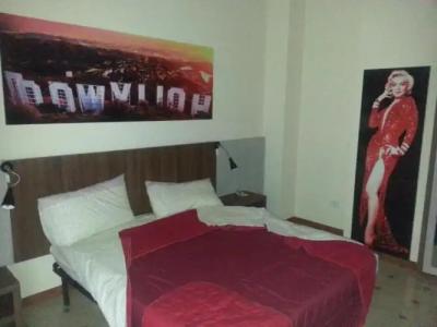 Hollywood Bed & Breakfast - 26