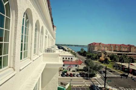 Hampton Inn & Suites Bradenton Downtown Historic District - 13