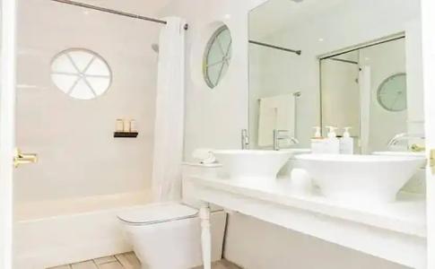 Oceanside and Suites - 76