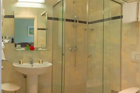 Oceanside and Suites - 8