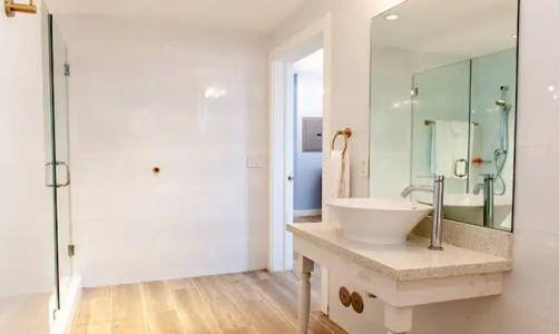 Oceanside and Suites - 54