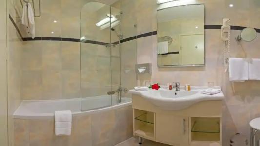 Oceanside and Suites - 10