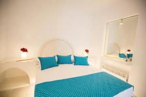 Queen of Hotel, Karterados