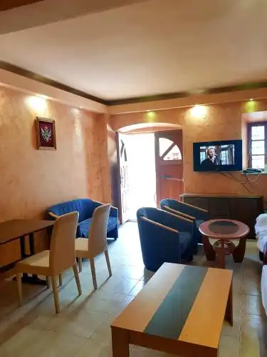 Hostel 89 - 1