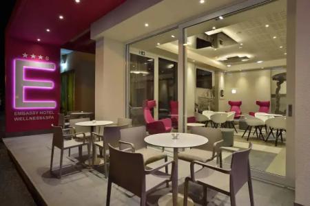 Embassy & Spa - 20