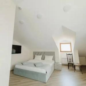 Royal Renaissance - 72