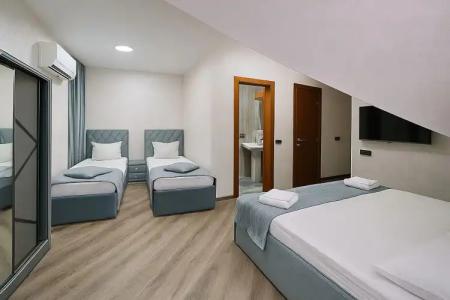 Royal Renaissance - 74