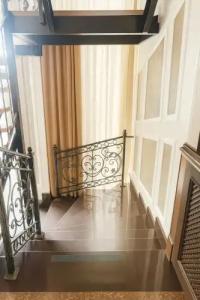 Royal Renaissance - 97