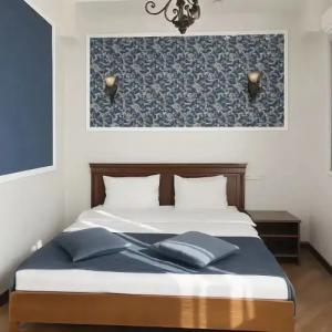 Royal Renaissance - 83