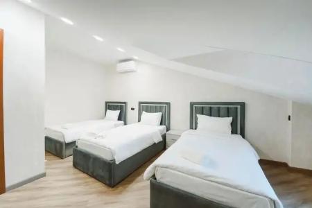 Royal Renaissance - 62