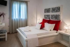Oceanis Rooms, Adamas