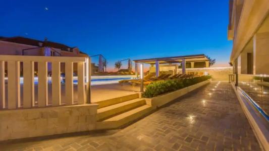 Luxury Aparthotel - 29