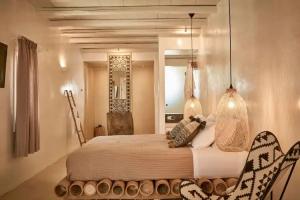 Naxian on the Beach, Naxos Chora