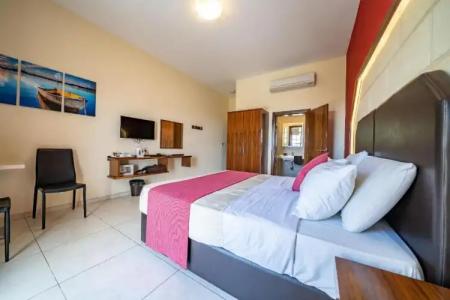 Il-Logga Boutique - 24