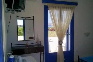 The Millers House, Adamas