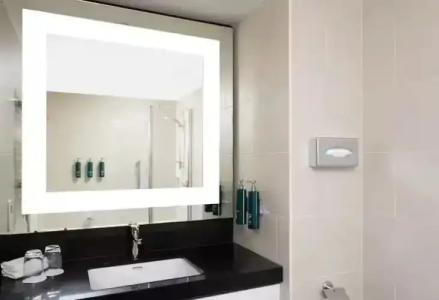 DoubleTree by Hilton - 37