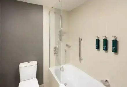 DoubleTree by Hilton - 34