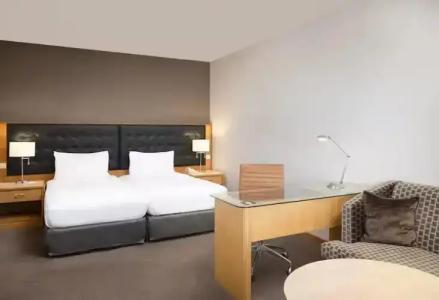 DoubleTree by Hilton - 43