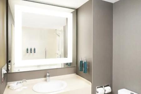 DoubleTree by Hilton - 7