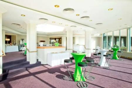 DoubleTree by Hilton - 1