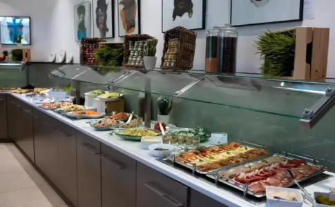 DoubleTree by Hilton - 12