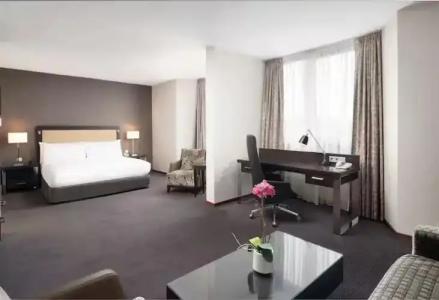 DoubleTree by Hilton - 35