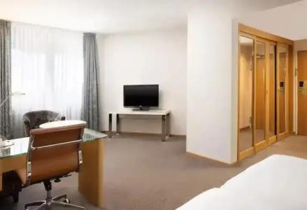 DoubleTree by Hilton - 44