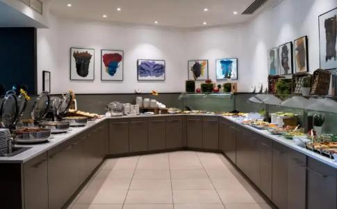 DoubleTree by Hilton - 29