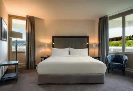 DoubleTree by Hilton - 55