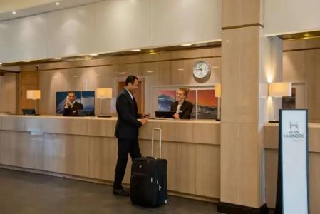 DoubleTree by Hilton - 24